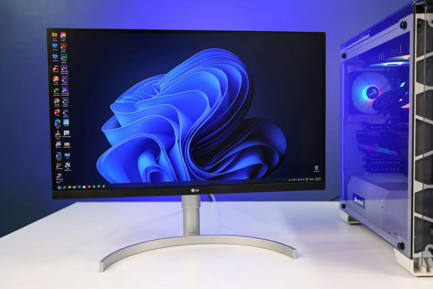 Windows 11 on desktop Microsoft er på vei med en større omorganisering av startmenyen i Windows 11, ikke minst for å oppnå en bedre integrering mellom pc og mobil.